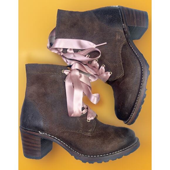 Frye Combat Lace-Up Boot, Sabrina 6G Lace-Up Brown w/ Pink Laces Size Size 8 - Picture 1 of 16